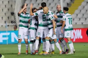 Oμόνοια - ΑΕΚ: Ο Παπουλής... έβγαλε γλώσσα και έκρινε την ματσάρα! (φώτος)
