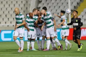 Oμόνοια - ΑΕΚ: Ο Παπουλής... έβγαλε γλώσσα και έκρινε την ματσάρα! (φώτος)