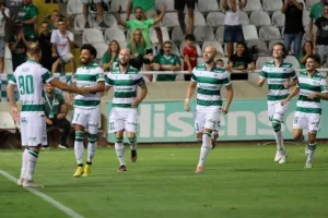 Oμόνοια - ΑΕΚ: Ο Παπουλής... έβγαλε γλώσσα και έκρινε την ματσάρα! (φώτος)