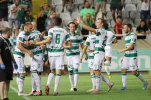 Oμόνοια - ΑΕΚ: Ο Παπουλής... έβγαλε γλώσσα και έκρινε την ματσάρα! (φώτος)