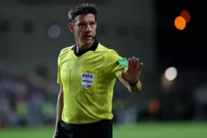 Ο έμπειρος Γιουνγκ σφυρίζει στο Ολυμπιακός-Φράιμπουργκ