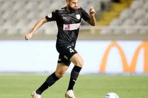 Oμόνοια - ΑΕΚ: Ο Παπουλής... έβγαλε γλώσσα και έκρινε την ματσάρα! (φώτος)