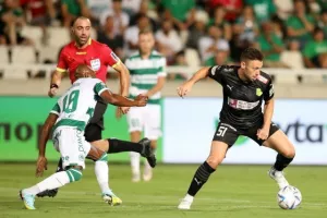 Oμόνοια - ΑΕΚ: Ο Παπουλής... έβγαλε γλώσσα και έκρινε την ματσάρα! (φώτος)