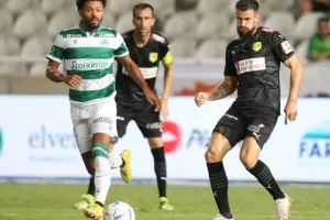 Oμόνοια - ΑΕΚ: Ο Παπουλής... έβγαλε γλώσσα και έκρινε την ματσάρα! (φώτος)