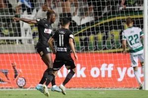 Oμόνοια - ΑΕΚ: Ο Παπουλής... έβγαλε γλώσσα και έκρινε την ματσάρα! (φώτος)