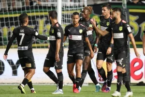 Oμόνοια - ΑΕΚ: Ο Παπουλής... έβγαλε γλώσσα και έκρινε την ματσάρα! (φώτος)