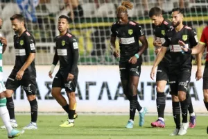 Oμόνοια - ΑΕΚ: Ο Παπουλής... έβγαλε γλώσσα και έκρινε την ματσάρα! (φώτος)