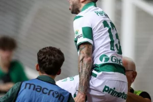 Oμόνοια - ΑΕΚ: Ο Παπουλής... έβγαλε γλώσσα και έκρινε την ματσάρα! (φώτος)