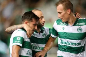 Oμόνοια - ΑΕΚ: Ο Παπουλής... έβγαλε γλώσσα και έκρινε την ματσάρα! (φώτος)