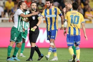 ΑΠΟΕΛ - Άρης: Το 3 στα 3 "γράφτηκε" με σπουδαίο διπλό! (φώτος)