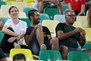 (Φωτορεπορτάζ) Ο κόσμος στην ΑΡΕΝΑ