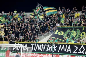 (Φωτορεπορτάζ) Ο κόσμος στην ΑΡΕΝΑ