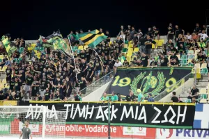 (Φωτορεπορτάζ) Ο κόσμος στην ΑΡΕΝΑ