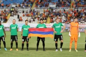 Ολυμπιακός - ΑΠΟΕΛ: Σατσιάς και Κονσταντίνοφ "χάρισαν" το 2ο τρίποντο! (φώτος)