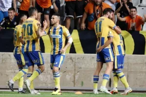 Ολυμπιακός - ΑΠΟΕΛ: Σατσιάς και Κονσταντίνοφ "χάρισαν" το 2ο τρίποντο! (φώτος)