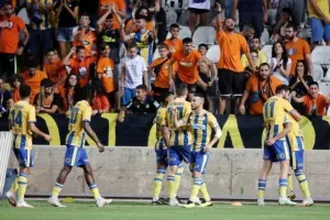 Ολυμπιακός - ΑΠΟΕΛ: Σατσιάς και Κονσταντίνοφ "χάρισαν" το 2ο τρίποντο! (φώτος)