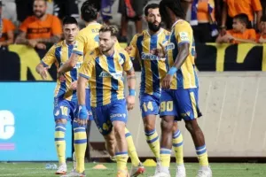 Ολυμπιακός - ΑΠΟΕΛ: Σατσιάς και Κονσταντίνοφ "χάρισαν" το 2ο τρίποντο! (φώτος)