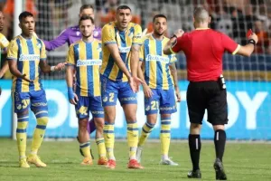 Ολυμπιακός - ΑΠΟΕΛ: Σατσιάς και Κονσταντίνοφ "χάρισαν" το 2ο τρίποντο! (φώτος)