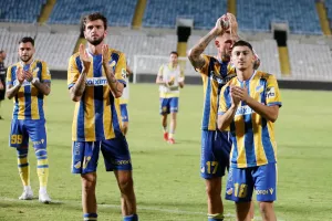 Χειροκροτήθηκαν οι πρωταγωνιστές και... ανταπέδωσαν (φώτος/βίντεο)