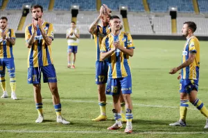 Χειροκροτήθηκαν οι πρωταγωνιστές και... ανταπέδωσαν (φώτος/βίντεο)