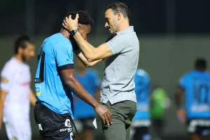 (ΦΩΤΟΣ) Τους... περίμενε ο Καταλά και αγκαλιά με Κονναφή
