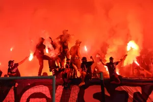 Στο μπλε - άσπρο το "ΠΑΠ" και pyro show κατά την είσοδο της Ανόρθωσης! (φώτος/βίντεο)