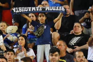 Ο κόσμος της Ανόρθωσης στο ''Αμμόχωστος'' (φώτος)