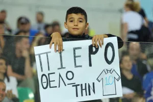 Πιέρος, Κουρμπέλης, Μπακασέτας σε πλακάτ! (φώτος)
