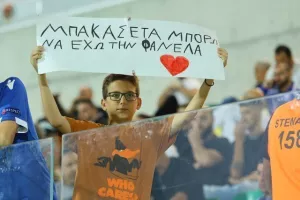 (ΦΩΤΟΡΕΠΟΡΤΑΖ) Ο κόσμος στο "ΑΕΚ Αρένα"