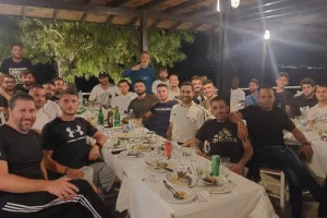 Τραπέζι… ΕΝΑΔ (φώτος)