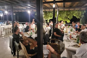 Τραπέζι… ΕΝΑΔ (φώτος)