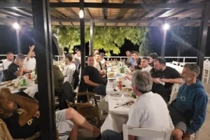 Τραπέζι… ΕΝΑΔ (φώτος)