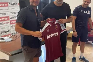 Προπόνηση με τον... legend Mark Noble! (Φώτος)