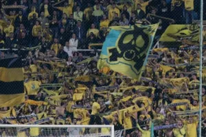 ΘΥΡΑ 3: "Οφείλουμε όλοι ανεξαιρέτως να πνίξουμε τα νεύρα μας/Ποτέ δεν μάθαμε στα εύκολα"