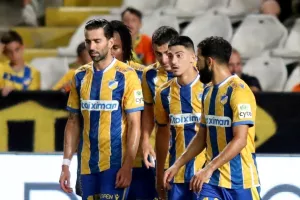 Χτύπημα... ΑΠΟΕΛ: "Όλοι μαζί σαν ένα" (Φώτο)
