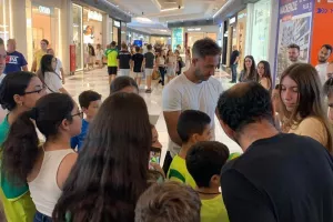 Χρώμα… ΑΕΚ στο Metropolis Mall (Φώτος)
