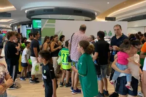 Χρώμα… ΑΕΚ στο Metropolis Mall (Φώτος)