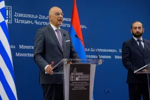 Δένδιας από Αρμενία: Όσοι ξανασχεδιάζουν χάρτες θα αποτύχουν -Το μήνυμα στην Τουρκία