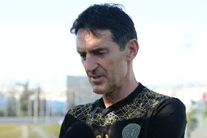 Γιανέφσκι: "Ξέρω τι οπαδούς έχει η ΑΕΛ/Η σεζόν για εμάς ξεκινάει με το ΑΠΟΕΛ" (Βίντεο)