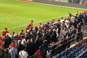 Αυτόγραφα... μετά τον Απόλλωνα (Φώτος)
