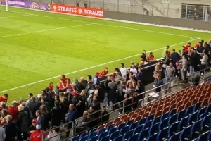 Αυτόγραφα... μετά τον Απόλλωνα (Φώτος)