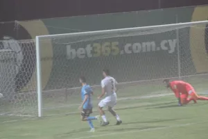 ΦΩΤΟΣ/Ο Ρομπέρζ το "κάρφωσε" και πήγε στη Θύρα 1!