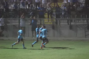 ΦΩΤΟΣ/Ο Ρομπέρζ το "κάρφωσε" και πήγε στη Θύρα 1!