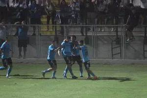 ΦΩΤΟΣ/Ο Ρομπέρζ το "κάρφωσε" και πήγε στη Θύρα 1!