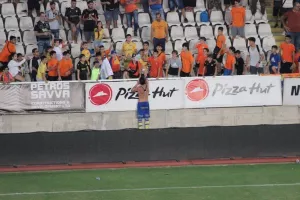 ΦΩΤΟΣ/Ο Κωνσταντίνος ζήτησε και πήρε φανέλα… Κρέσπο