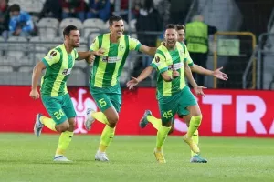 Ντιναμό - ΑΕΚ: Γκολάρα ο Γκιούρτσο και μεγάλο διπλό! (φώτος)