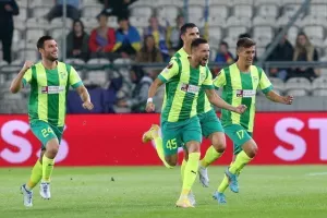 Ντιναμό - ΑΕΚ: Γκολάρα ο Γκιούρτσο και μεγάλο διπλό! (φώτος)