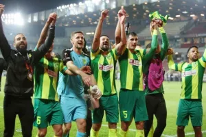 Ντιναμό - ΑΕΚ: Γκολάρα ο Γκιούρτσο και μεγάλο διπλό! (φώτος)