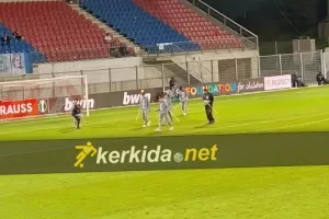 (Βαντούζ-Απόλλων) Στο ημίχρονο... έφτιαξαν το γρασίδι!