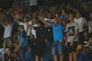 Τρελαμένοι οι Παφίτες - Εξαφανίζουν τα εισιτήρια για Τσίρειο! 